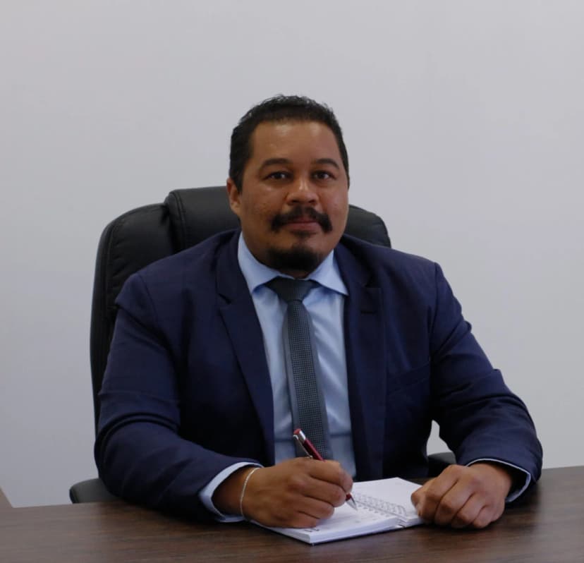 Dr. Luciano Martins